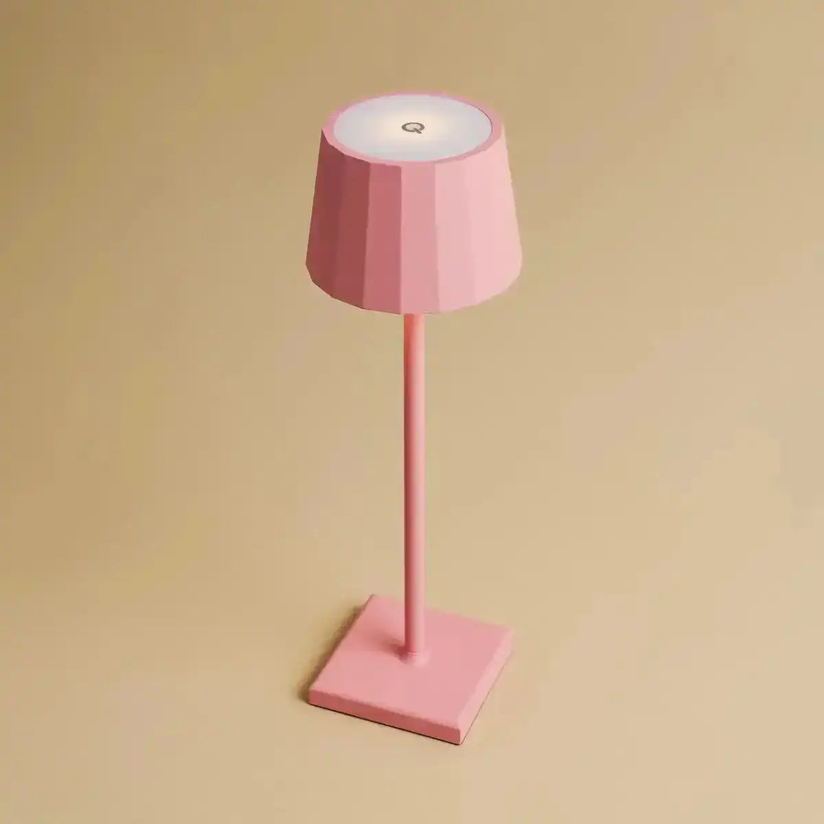 Combi Set Professional-4 x Wouter Flamingo Pink wiederaufladbarer Tischlampen & 1 x Amstel Wireless Ladestation mit Qi-Technologie