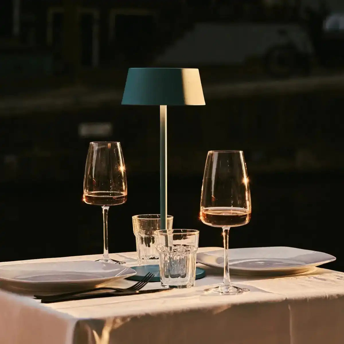 Hugo Amsterdams blaue wiederaufladbare Tischlampe aus Eisen – dimmbar, stilvoll und kabellos
