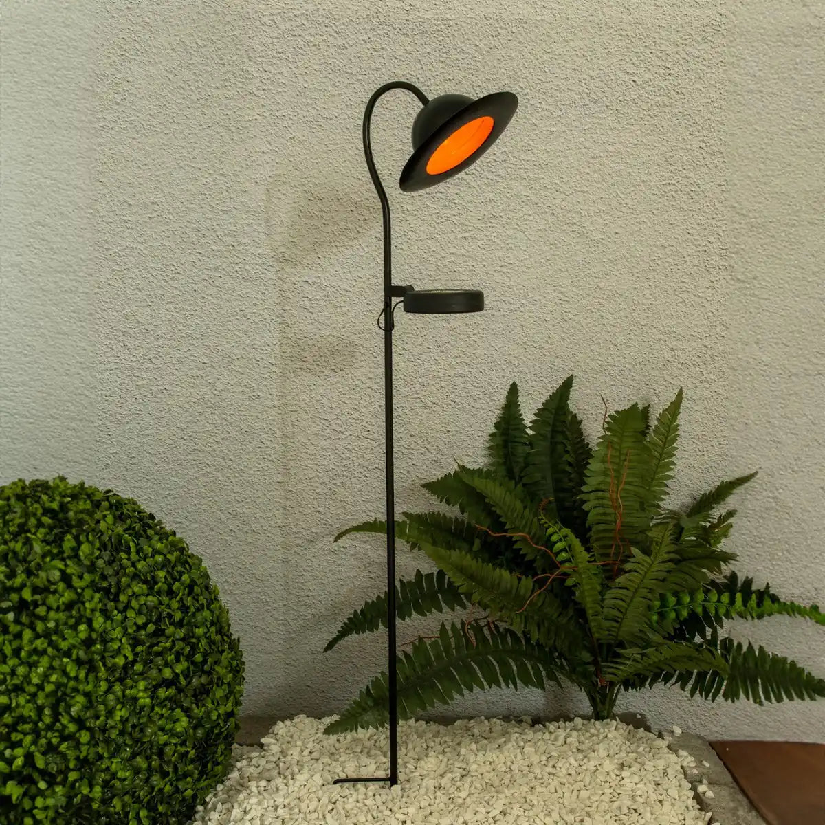 LED Solarleuchte "Bowler" mit Erdspieß für Garten und Terrasse aus Metall und Kunststoff in Schwarz, mit fest verbauten LEDs, Solar Lampe für den Garten 86 cm hoch
