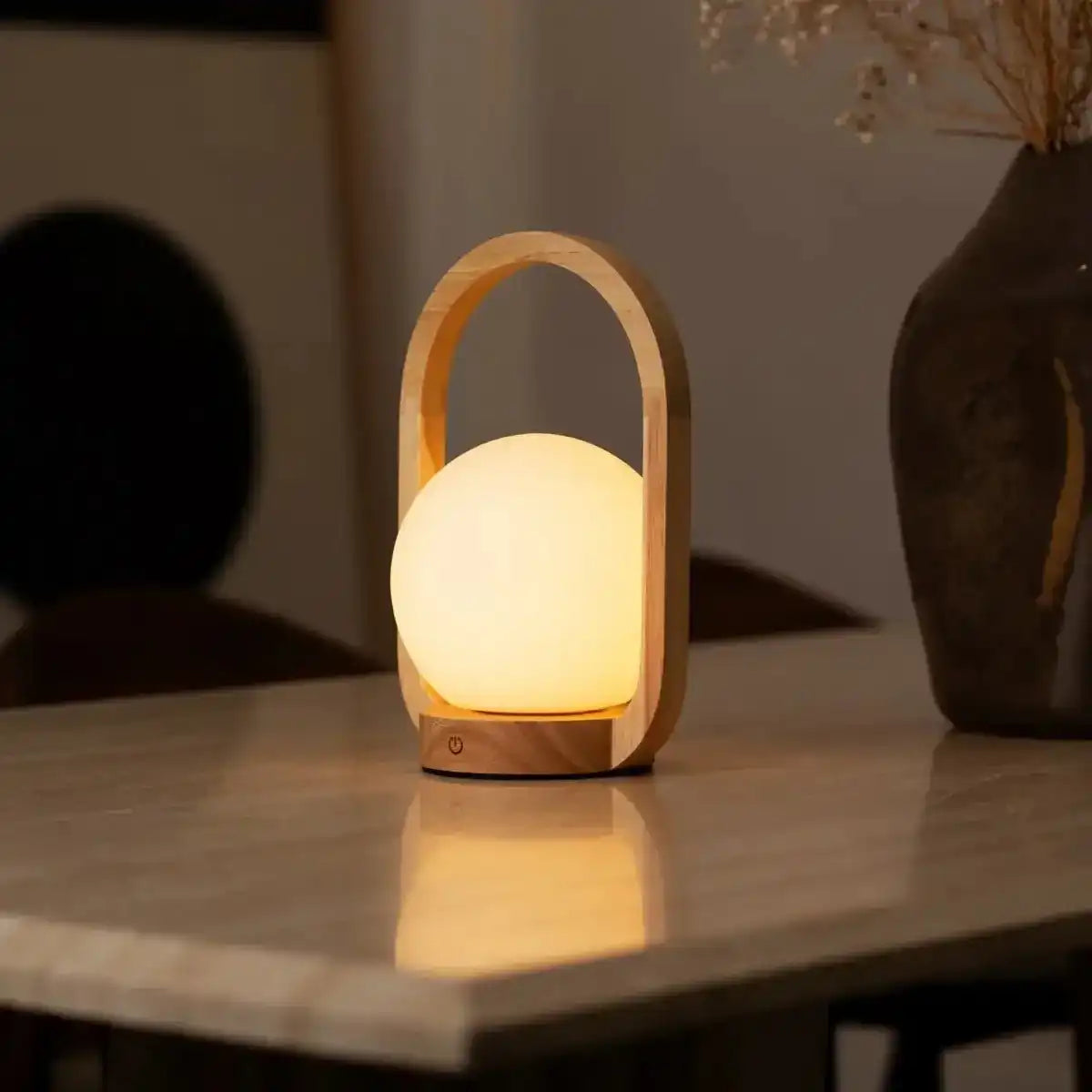 Skye Hellbraune kabellose Holzlampe | Wiederaufladbares und dimmbares Design
