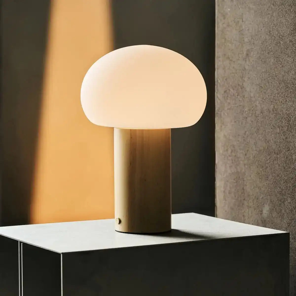 Sam hellbraunes Holztischlampe mit Glas & wiederaufladbarem Akku | Dimmbare und vielseitige Beleuchtung