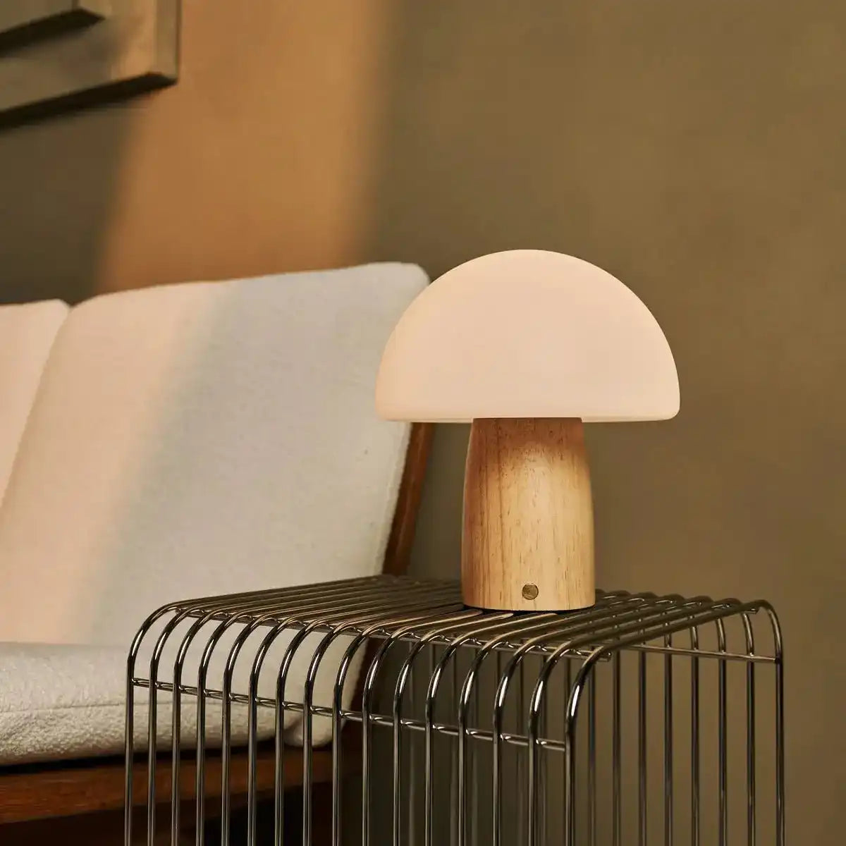Mia hellbraun stilvolle Holztischlampe mit Dimmer - Holz, funktional und subtil
