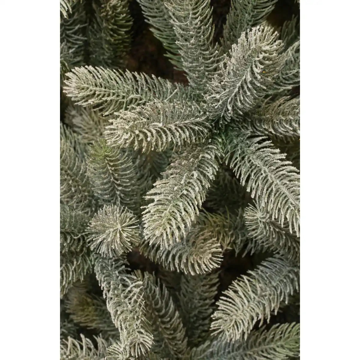 Künstlicher Weihnachtsbaum – H150 x Ø91 cm – Grün gefrostet