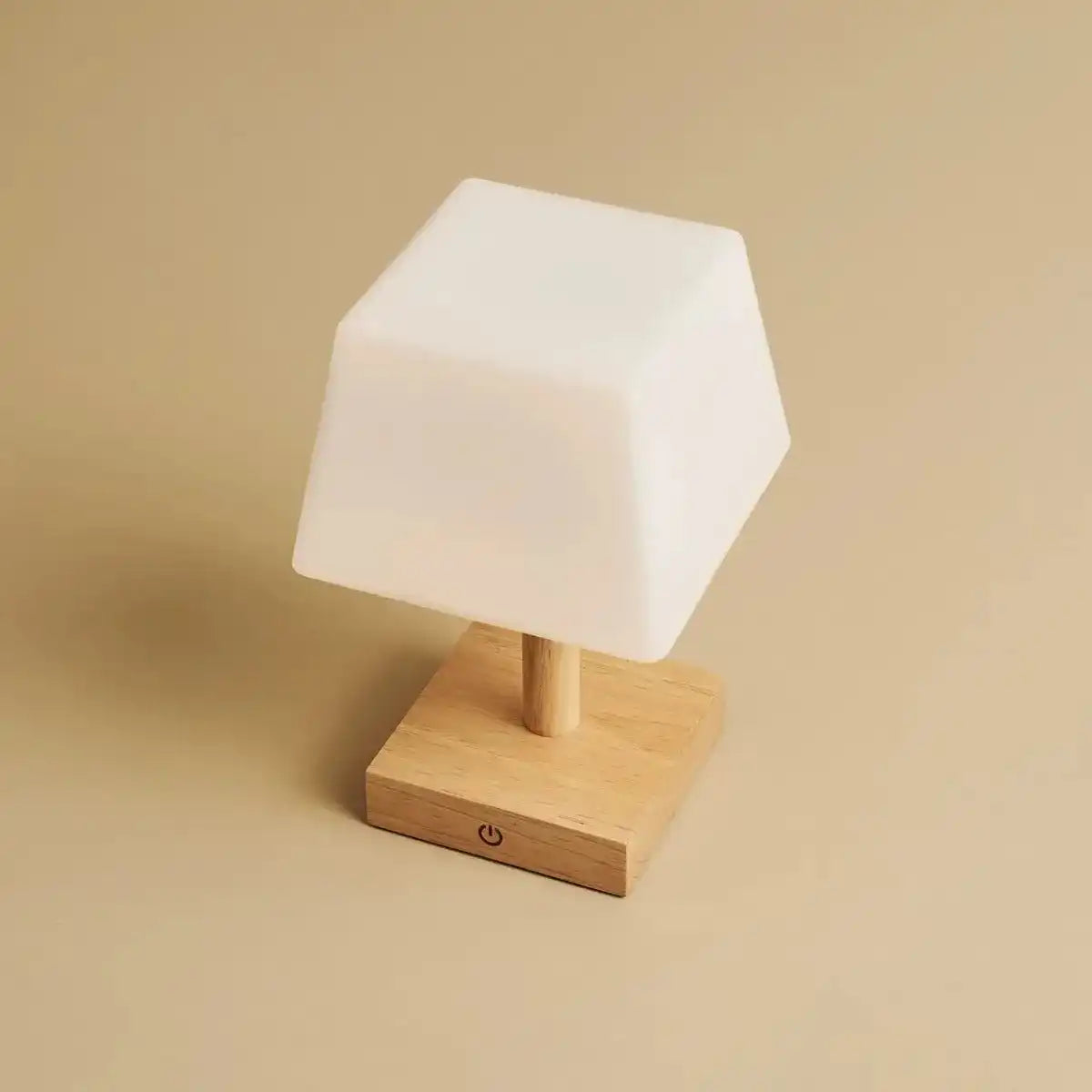 Tommy hellbraune Holztischlampe mit Glas - wiederaufladbare, dimmbare Lampe, kabelloser Beleuchtung