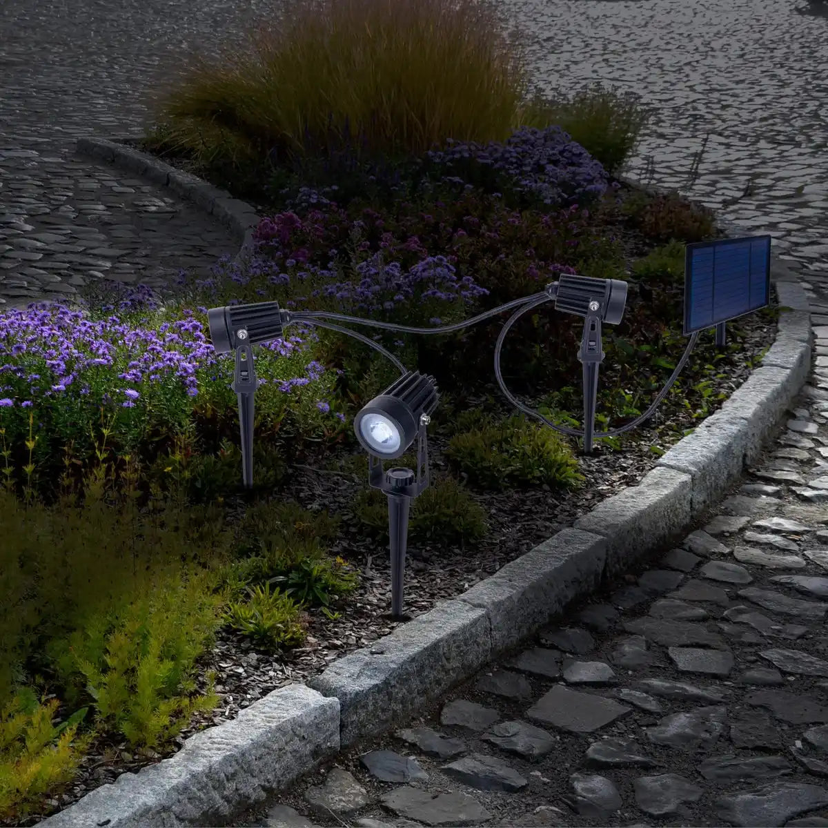 3er LED Solarspot mit Erdspieß ""Spoti"" Außen-Erdspieß aus Metall und ABS-Kunststoff in Schwarz, mit fest verbauten LEDs mit drei Leistungsstufen