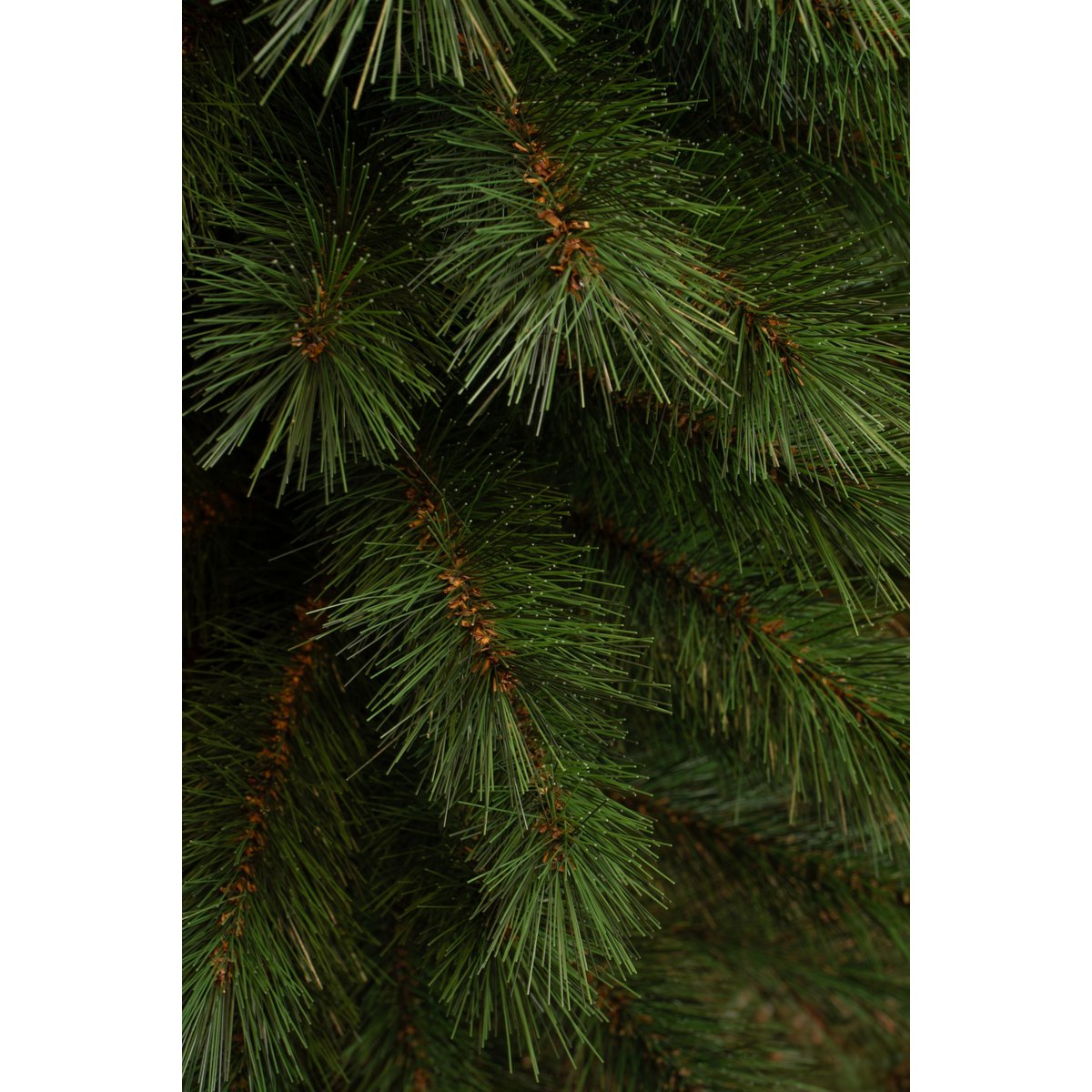 Künstlicher Weihnachtsbaum von Sotka – H230 x Ø64 cm – Grün