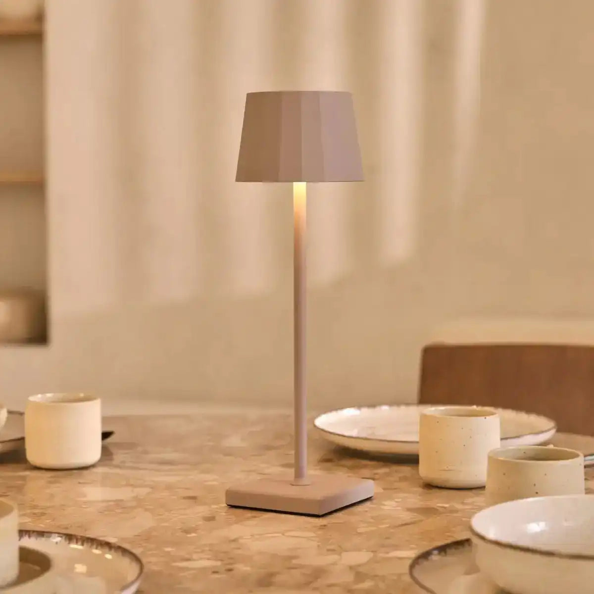 William Koala Brown Wiederaufladbare Eisen-Tischlampe – dimmbar, USB-C-Aufladung, 120 Stunden Akkulaufzeit