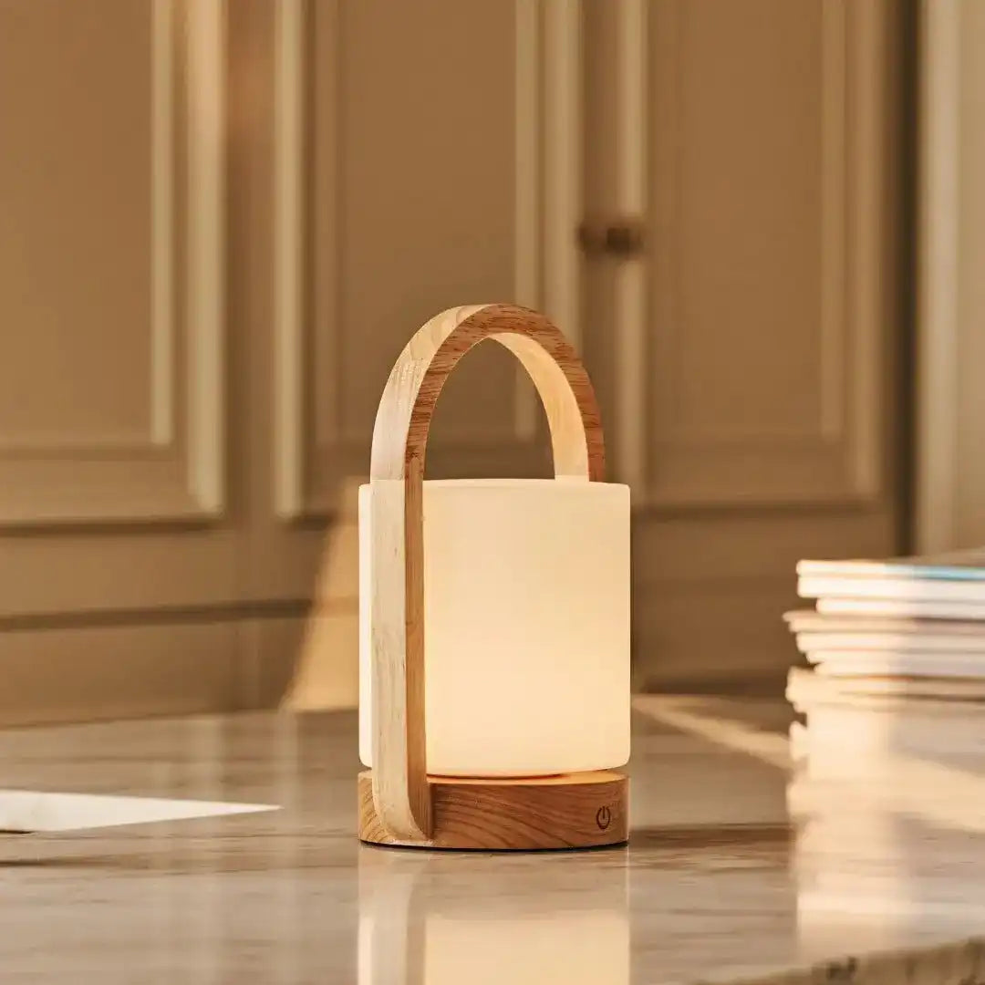George Hellbraune wiederaufladbare Holzlampe – Glas, Griff und bis zu 100 Stunden Akku