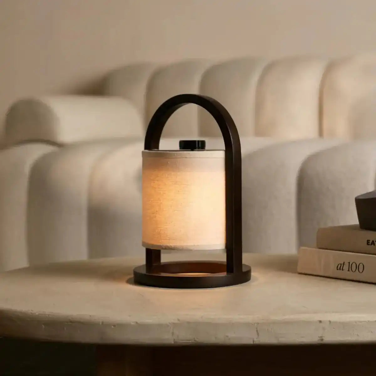 River Dunkelbraune kabellose Holzlampe – wiederaufladbar und dimmbar