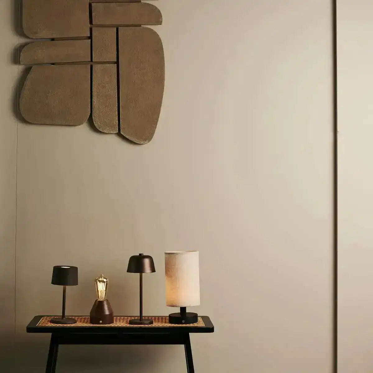 Anton Espresso Brown wiederaufladbare Tischlampe | Stilvolle und schnurlose Beleuchtung