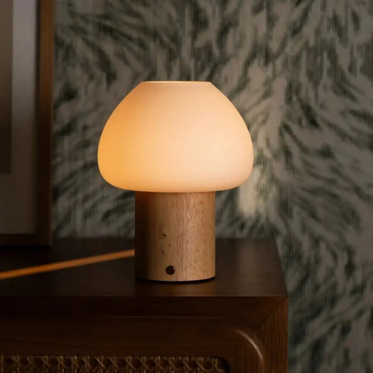Fynn Hellbraune Holzlampe – wiederaufladbar, dimmbar und stilvoll