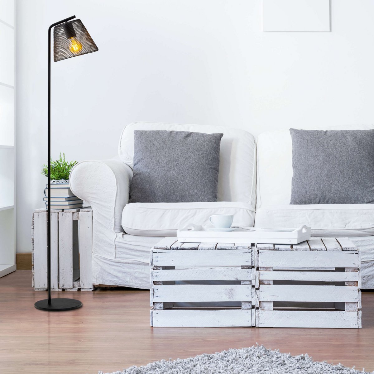 Stehleuchte "KORIE", Stehlampe aus Metall in Schwarz, mit E27-Fassung, 140 cm hoch, für Wohnbereich und Büro.