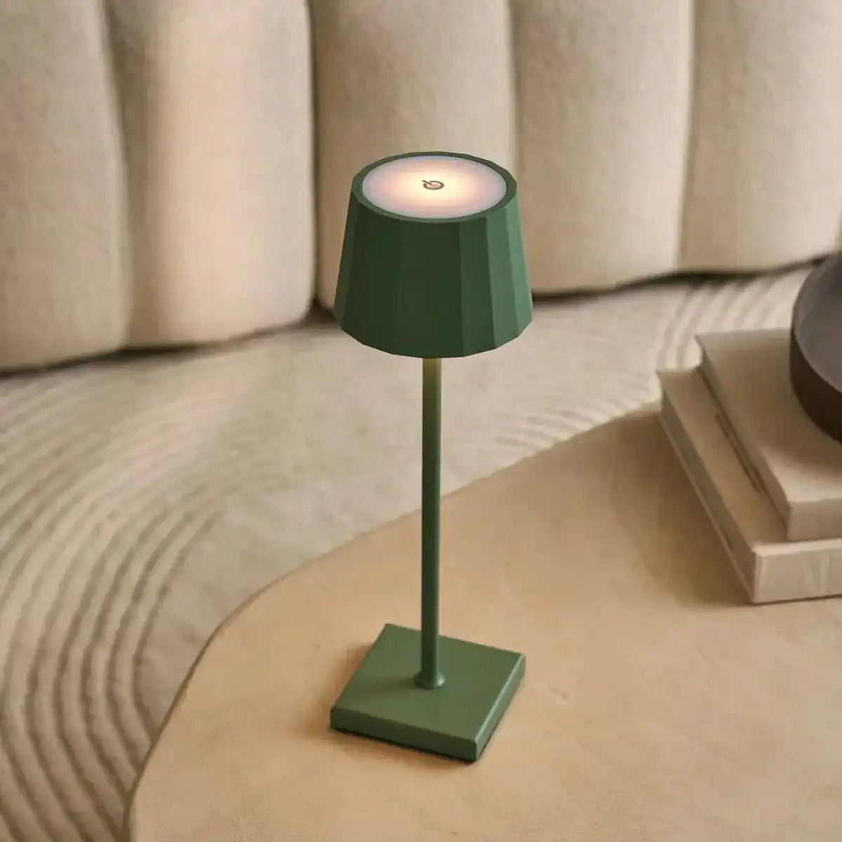 William Sage Green Wiederaufladbare Tischlampe – USB-C, dimmbar, 120-Stunden-Akku
