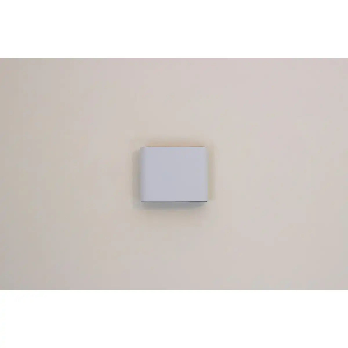 Akku-Wand-Leuchte "CUBE" magnetisch, ca 10 x 10 cm, aus weißem Metall, mit Bewegungssensor