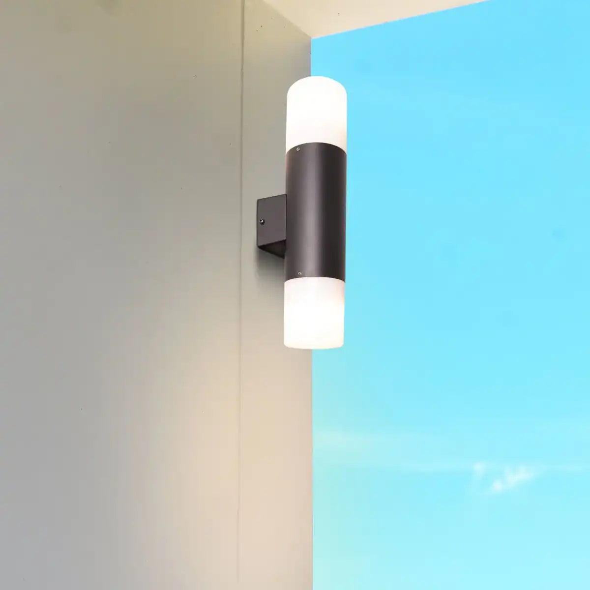Außenwandleuchte "TORCIA" 32 cm hoch aus Metall und Kunststoff in Schwarz, E27