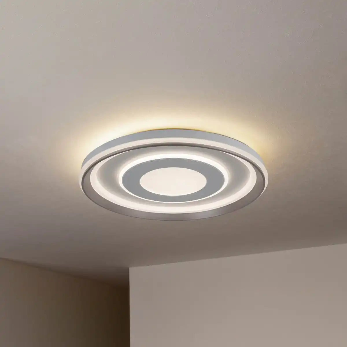 LED Deckenleuchte "DOIRA" Ø 50,5 cm, 7,5 cm hoch, Metall und Kunststoff in Silber und Weiß, integrierte LEDs, 3600 lm helles Licht, dimmbar, CCT-Funktion 3000-6500 K, Nachtlichtfunktion