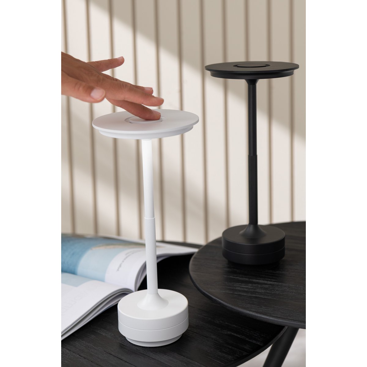 J -Linie Lampe Touch - Plastik - Schwarz - LED