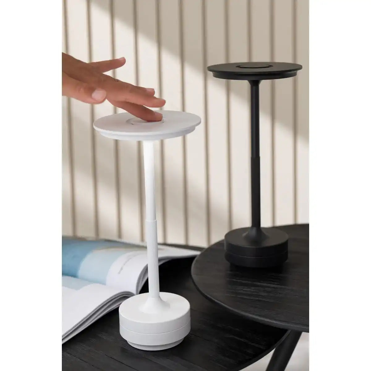 J -Linie Lampe Touch - Plastik - Schwarz - LED