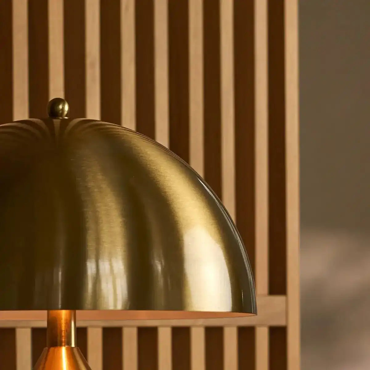 Otto Gold Dressoir Lamp – Stilvolle Tischlampe aus Metall für jeden Raum