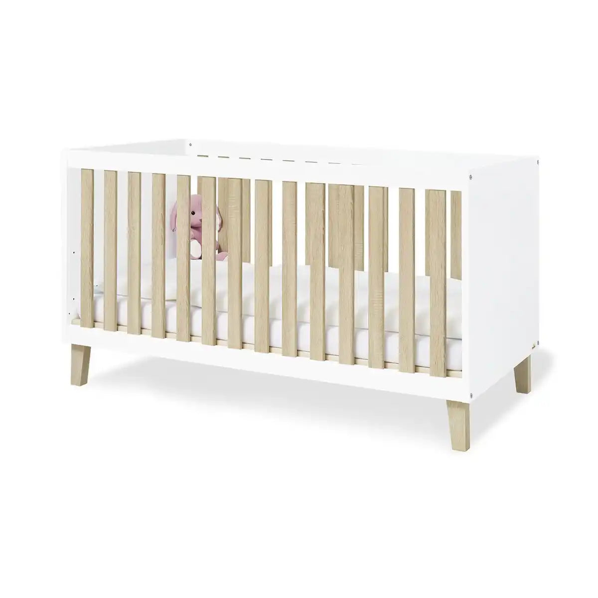 Baumschule 'Lumi' breit groß
3-teilig: Kinderbett, breite Wickelkommode, großer Kleiderschrank - HomeDesign Knaus