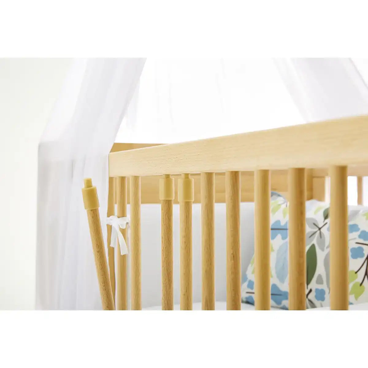 Baumschule 'Natura' extra breit
3-teilig: Kinderbett, extra breite Wickelkommode, 2-türiger Kleiderschrank - HomeDesign Knaus
