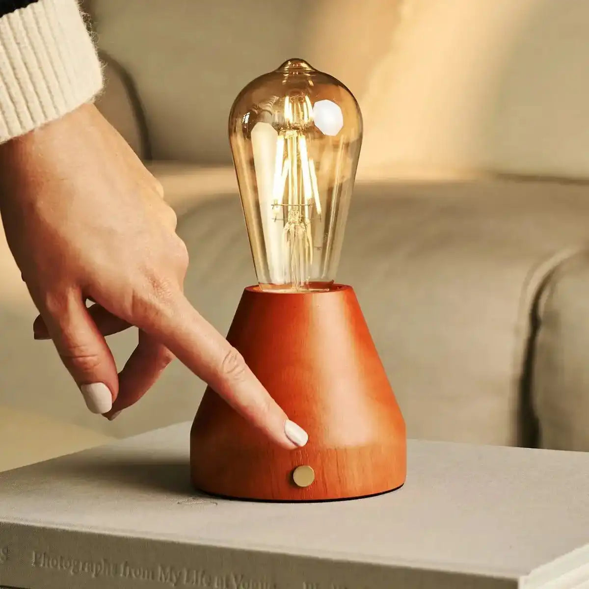 Zavi Chestnut Brown wiederaufladbare LED-Tischlampe-schnurlos, dimmbar, 100-Stunden-Batterie