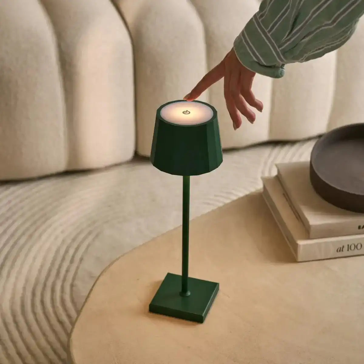 William Pine Green Wiederaufladbare Tischlampe – USB-C, dimmbar, 120-Stunden-Akku