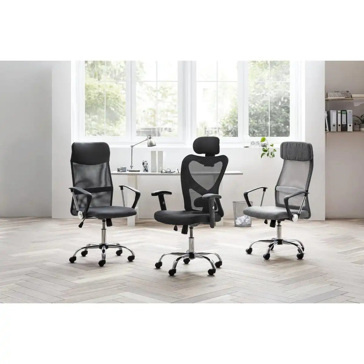 Bürostuhl schwarz mit Kopfstützen aus Mesh - HomeDesign Knaus