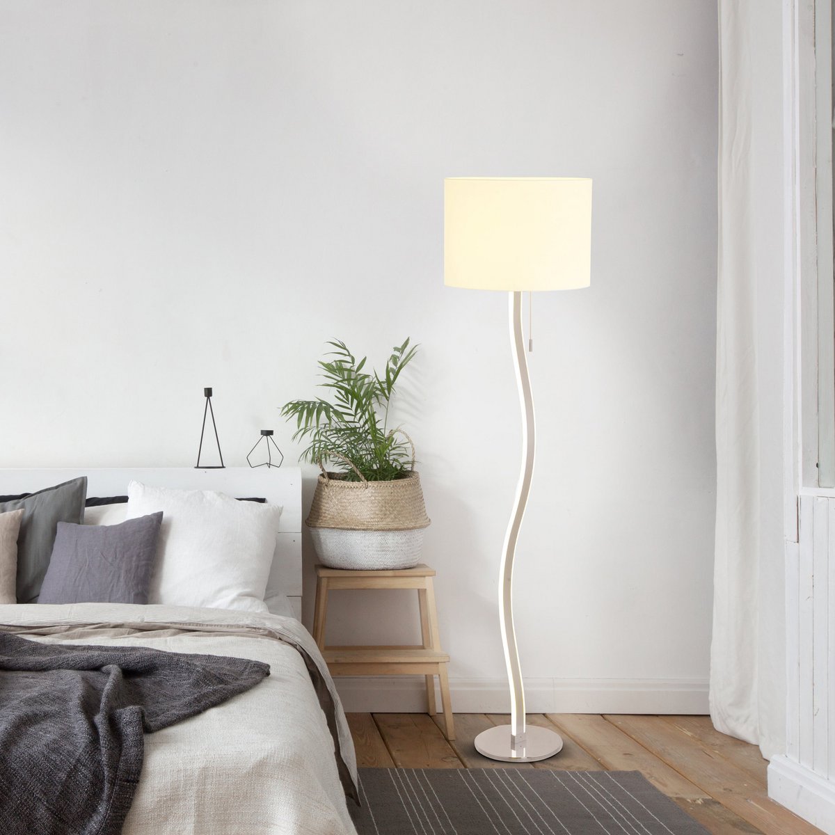 LED Stehleuchte "AURELIA" aus Metall und Kunststoff in weiß mit fest verbauten LEDs, 163 cm hoch, Beleuchtung für Wohnzimmer, Esszimmer oder Büro