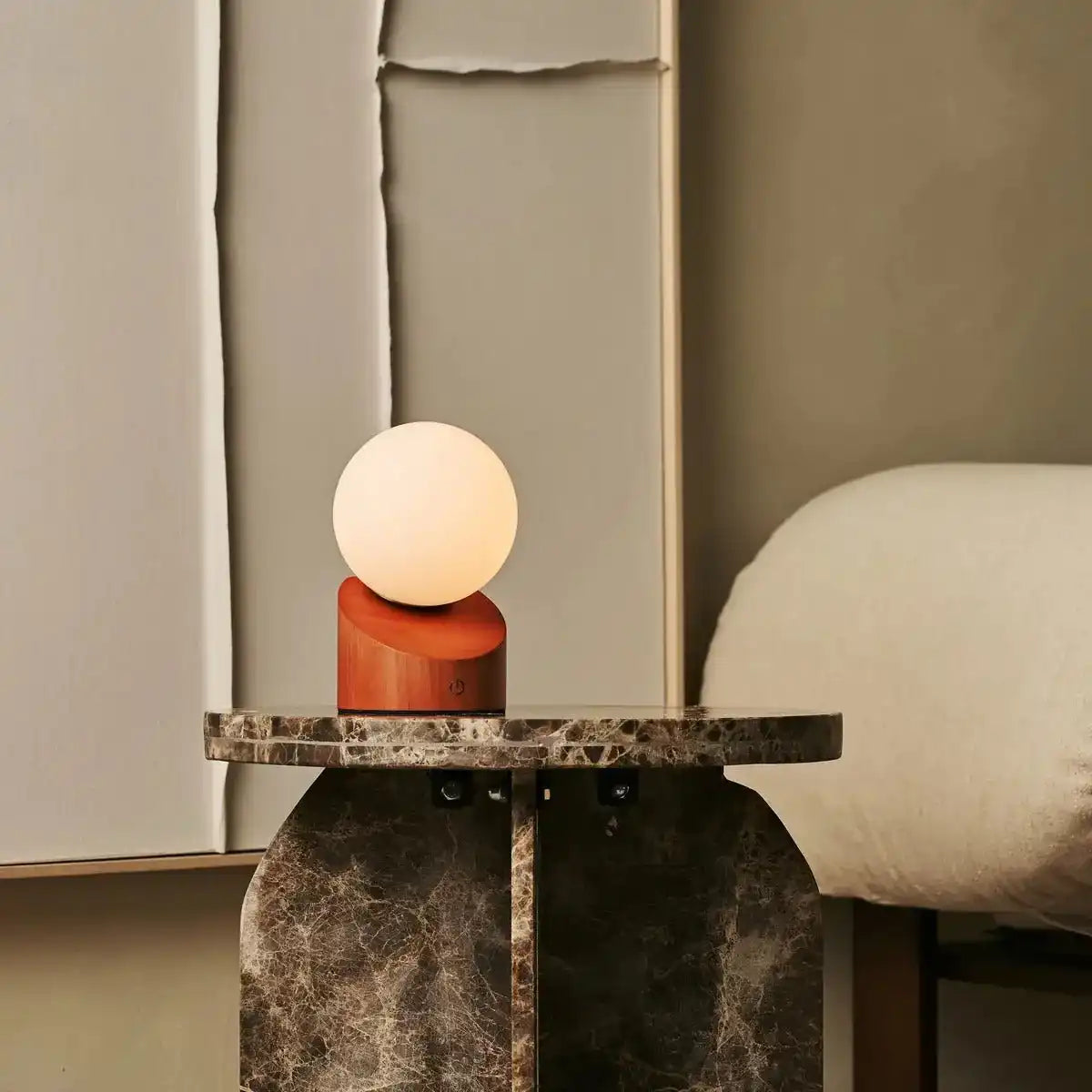 Morris Chestnut Brown Stylish wiederaufladbare Lampe-schnurlos, dimmbar, umweltfreundliches Design