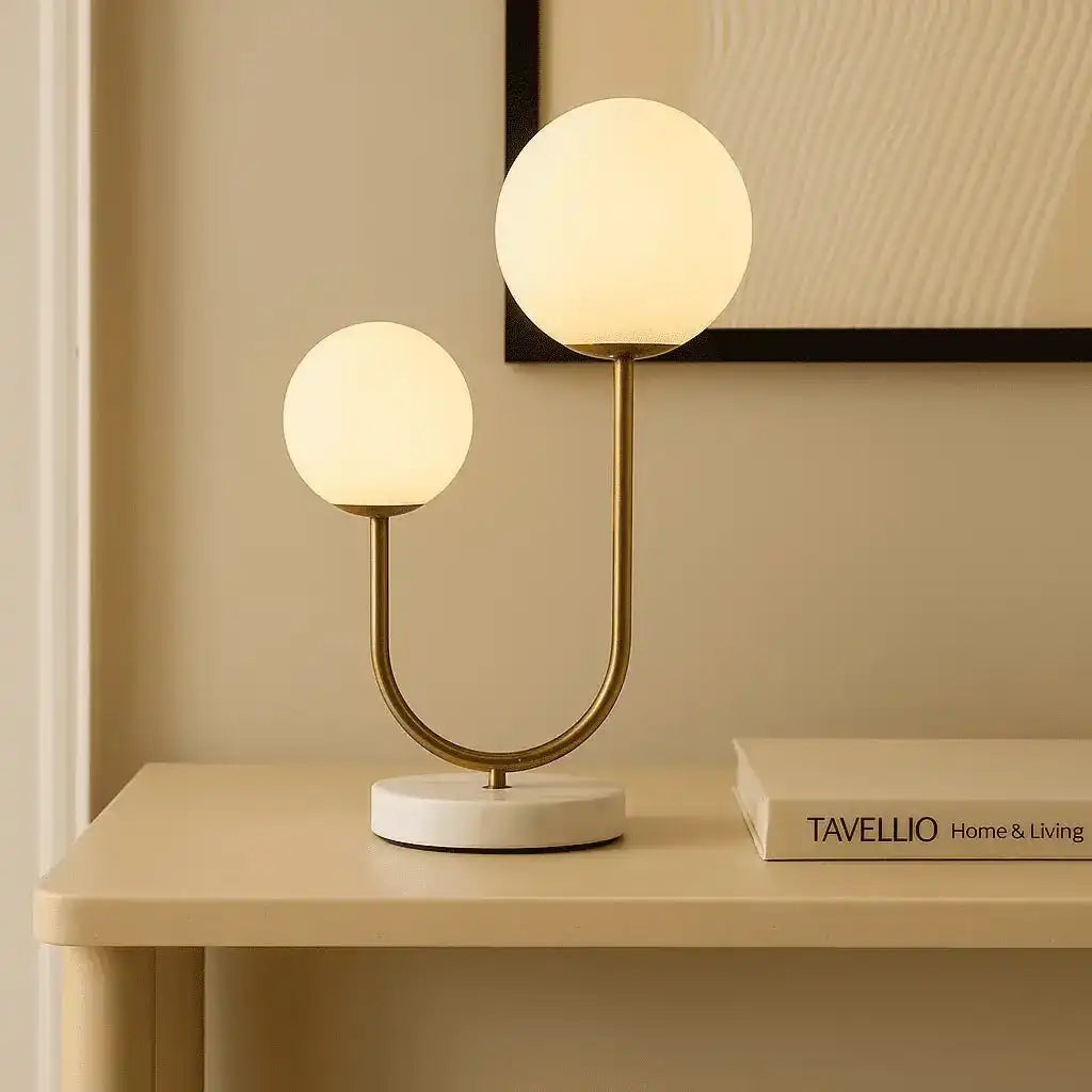 Giorgia Elegante Marmorlampe - Elegante Tischlampe mit gefrosteten Glasbirnen