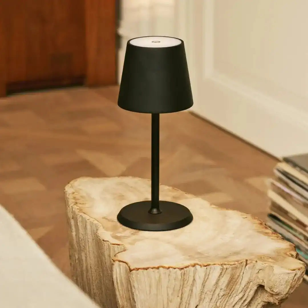 James Black wiederaufladbare Tischlampe aus Eisen – kabellos, dimmbar und elegant