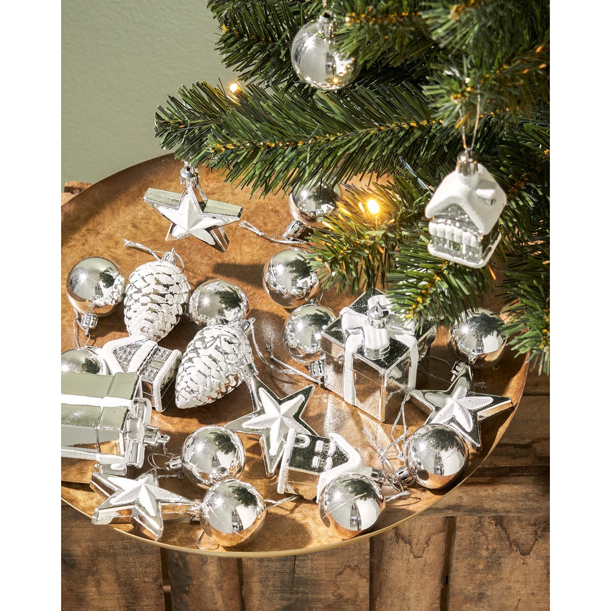 Künstlicher Weihnachtsbaum mit 26 Ornamenten und LED-Beleuchtung – H90 x Ø50 cm – Grün, Silber