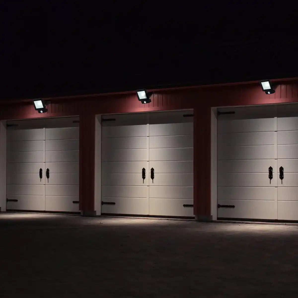 LED-Außenleuchte "Radia" 30W mit Sensor, aus Metall und Glas in Schwarz, mit integrierter LED