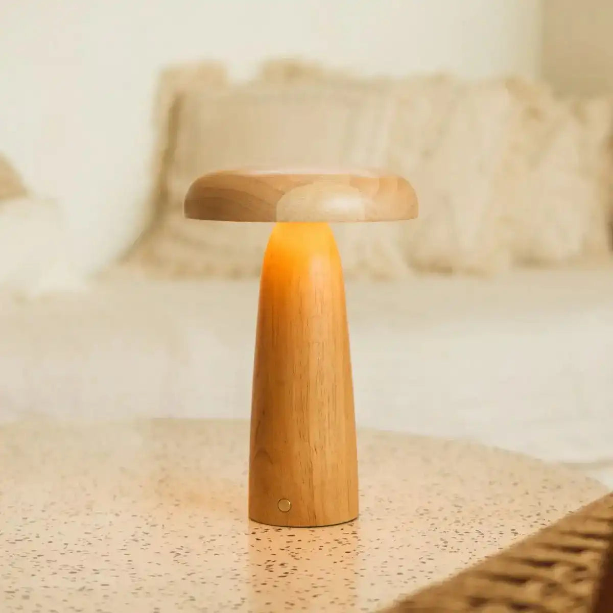 Lennart Tischlampe aus Holz – wiederaufladbare, dimmbare und kabellose Beleuchtung