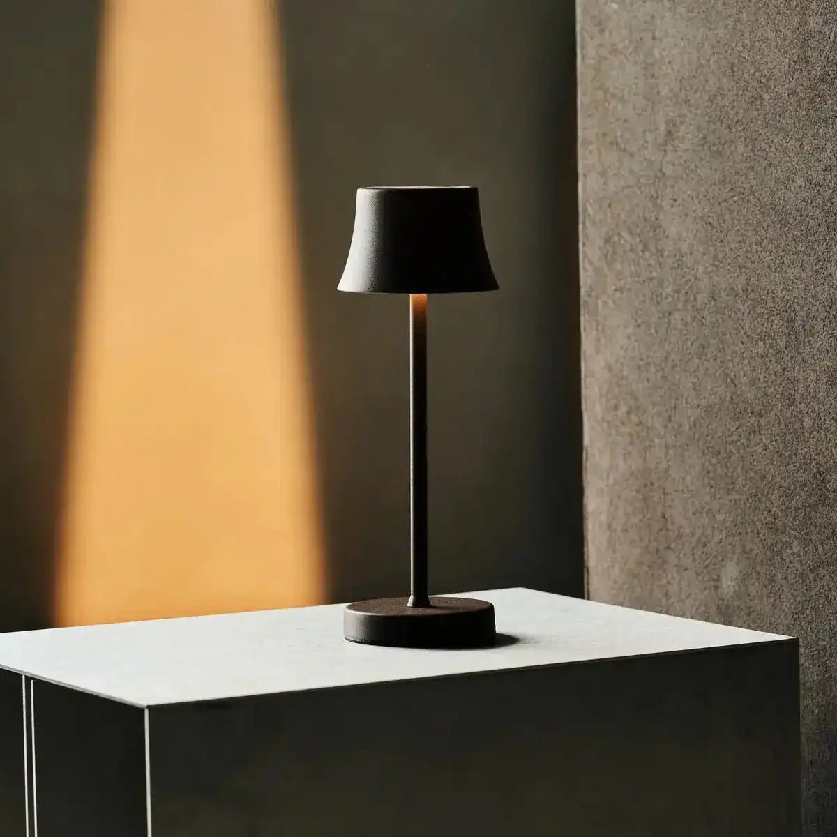 De pijp mini mocha braun wiederaufladbarer Tischlampe - drahtloses Ladung, dimmbare Lampe und 3 Lichtfarben