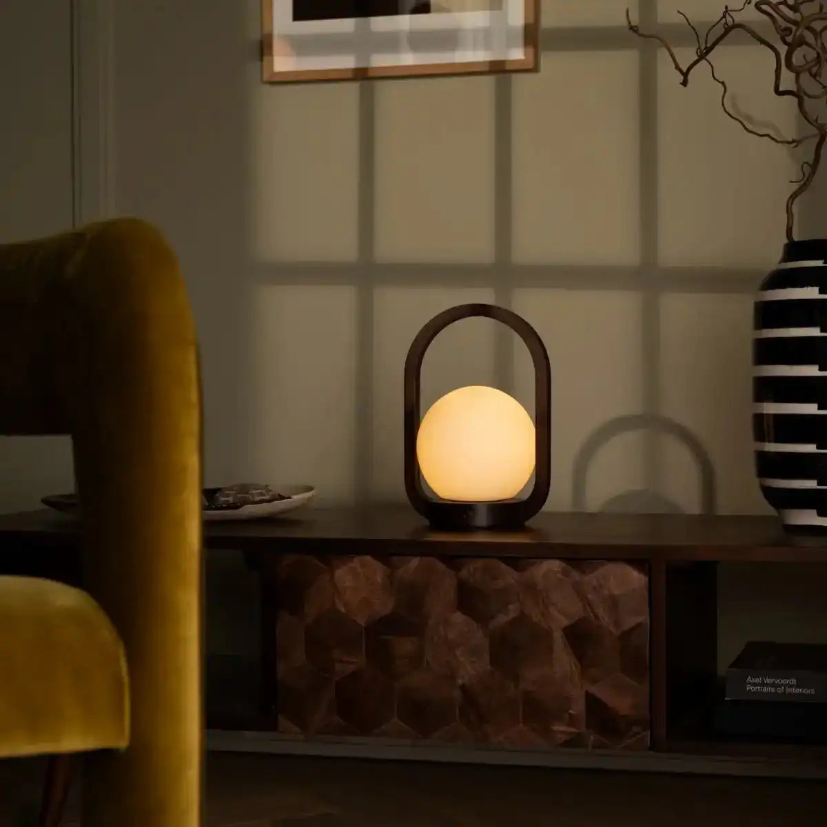Skye dunkelbraune kabellose Holzlampe | Wiederaufladbares und dimmbares Design