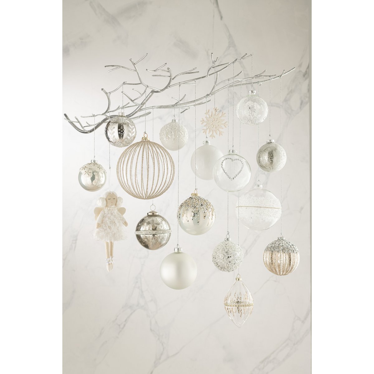 J-Line Box mit 6 Weihnachtskugeln, Blätter, glitzerndes Glas, glänzendes Silber, klein