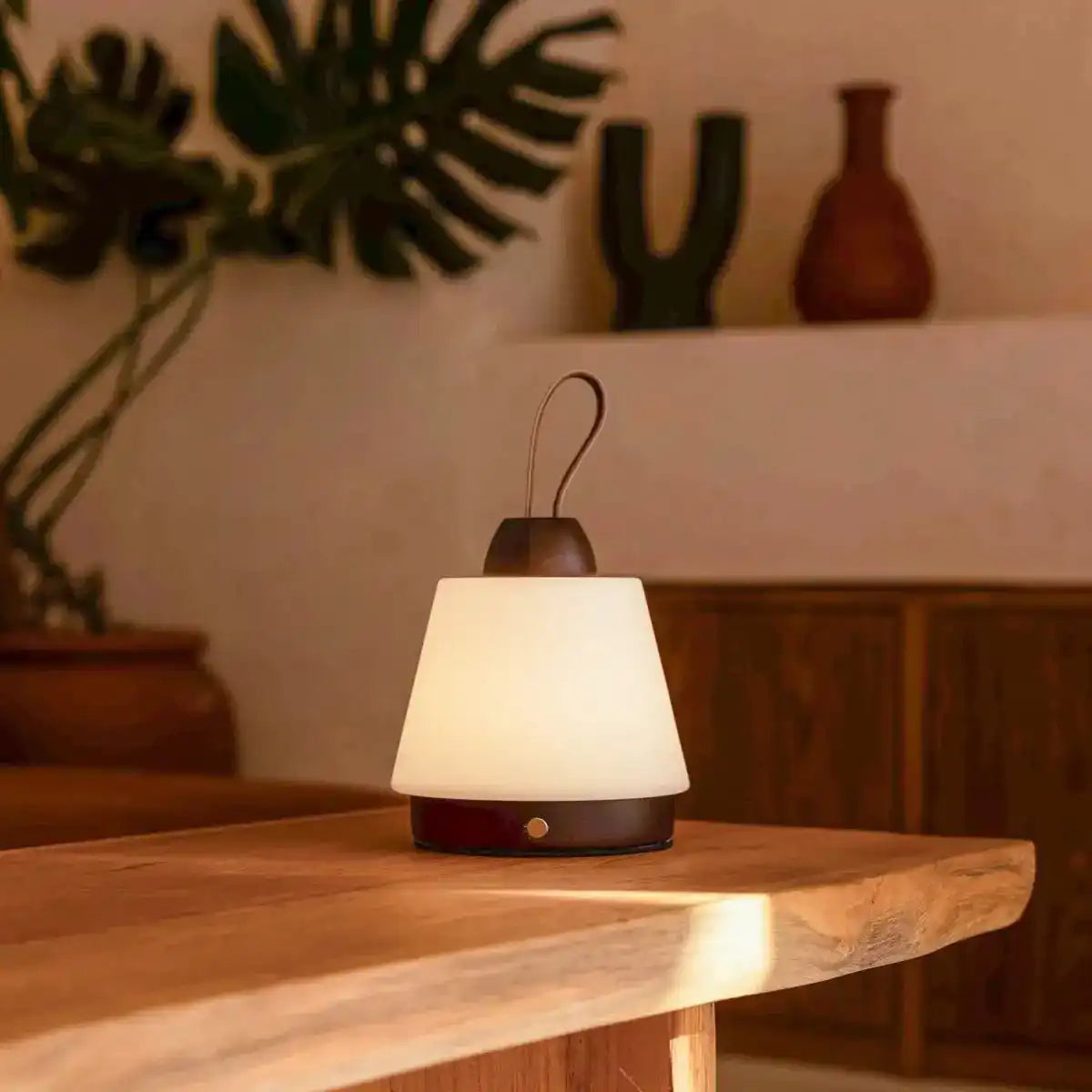 Liv Dunkelbraune wiederaufladbare Lampe – Lederband, dimmbar, 3 Lichtmodi, kabellos