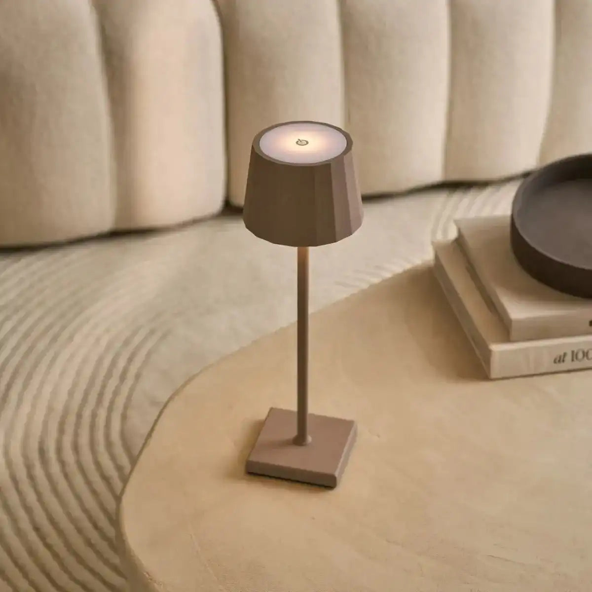 William Koala Brown Wiederaufladbare Eisen-Tischlampe – dimmbar, USB-C-Aufladung, 120 Stunden Akkulaufzeit