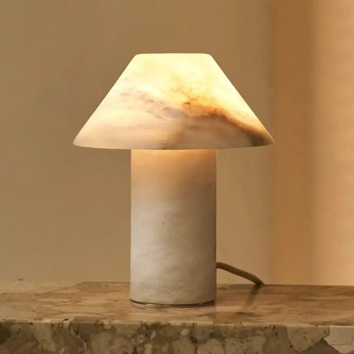 Stilvolle Alabasterlampe Eleonora – handgefertigt, einzigartiges Design mit sanftem Glanz