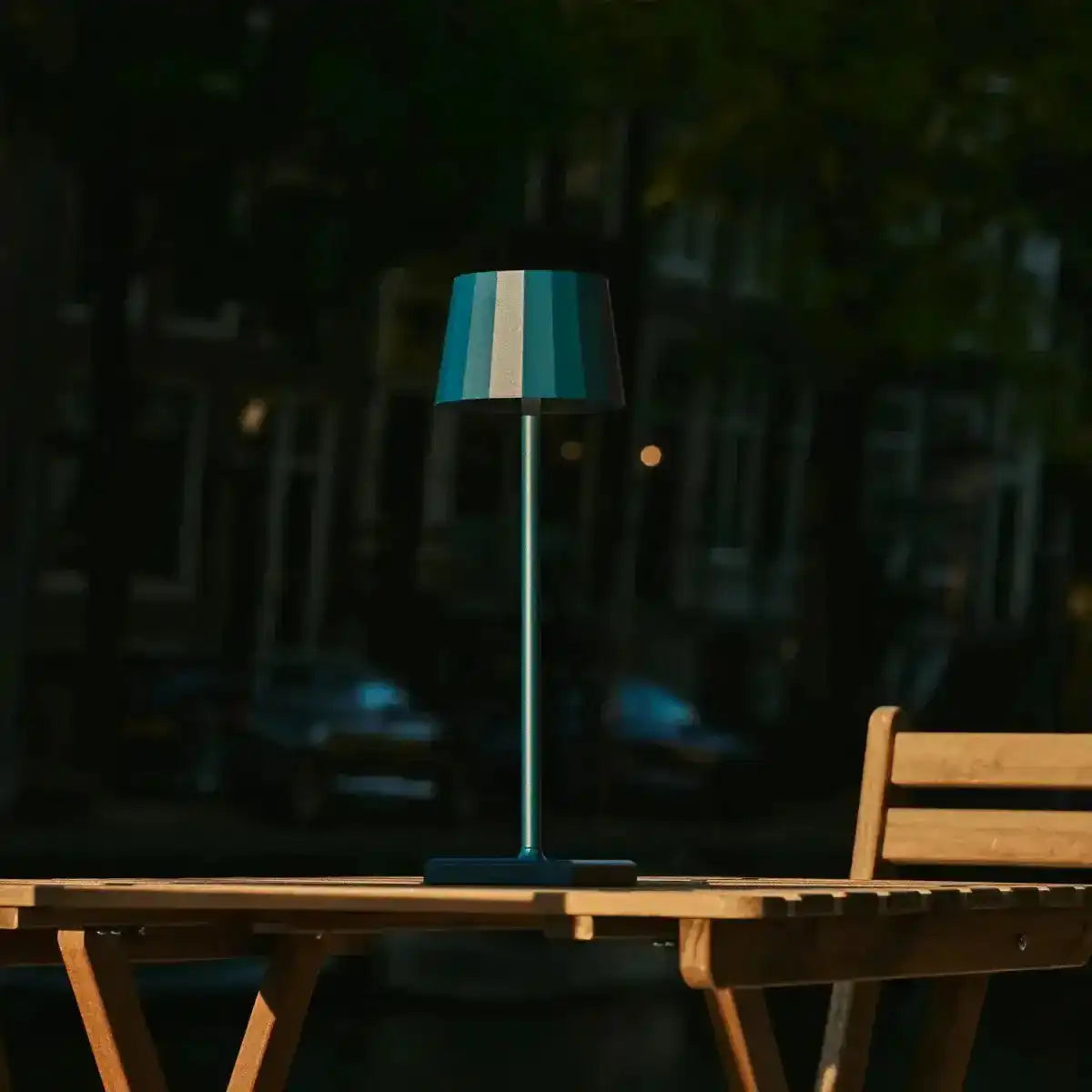 Wouter Delftware Blue wiederaufladbare Tischlampe-drahtloses Ladung, dimmbar, 120-Stunden-Akkulaufzeit