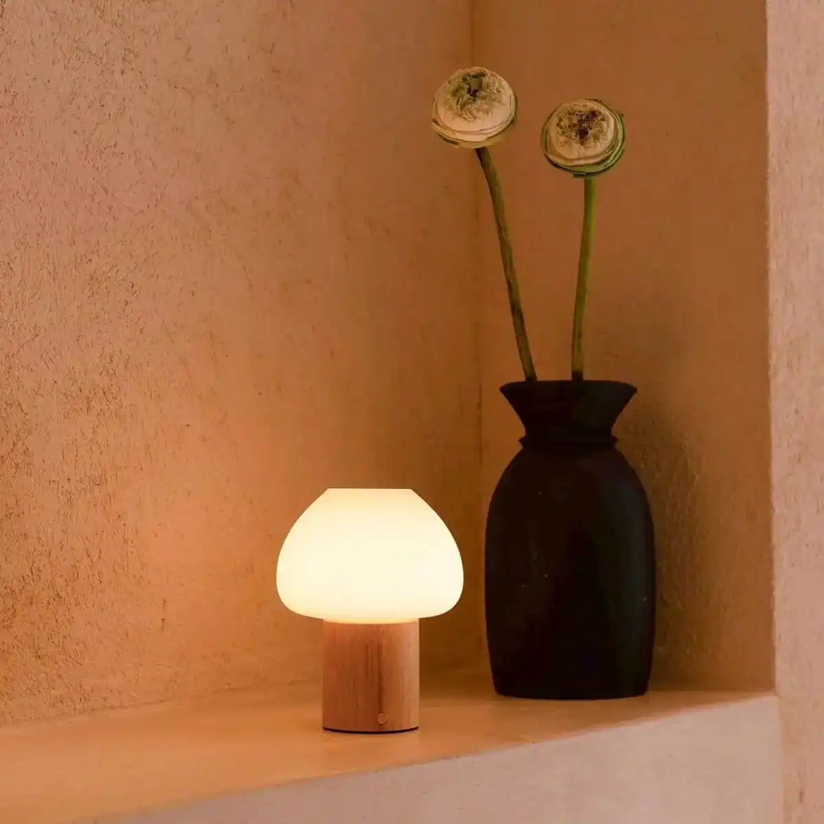 Fynn Hellbraune Holzlampe – wiederaufladbar, dimmbar und stilvoll