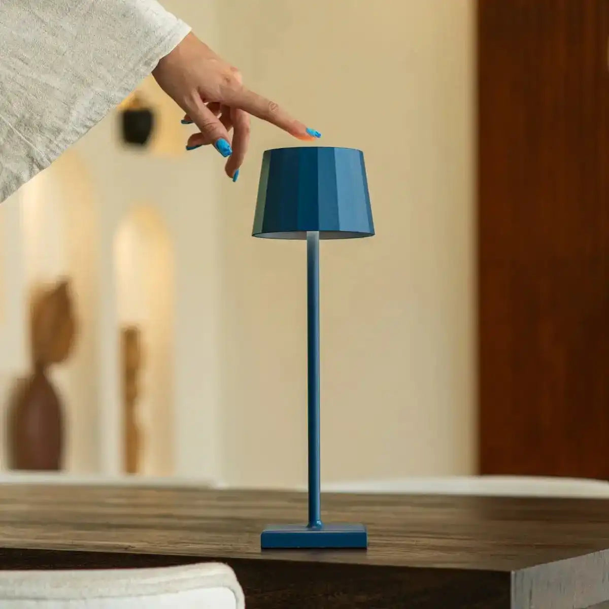Wouter Delftware Blue wiederaufladbare Tischlampe-drahtloses Ladung, dimmbar, 120-Stunden-Akkulaufzeit