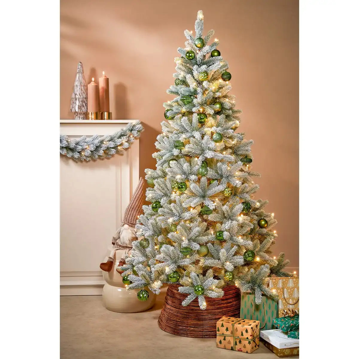 Künstlicher Weihnachtsbaum mit warmweißer LED-Beleuchtung – H210 x Ø115 cm – grün gefrostet