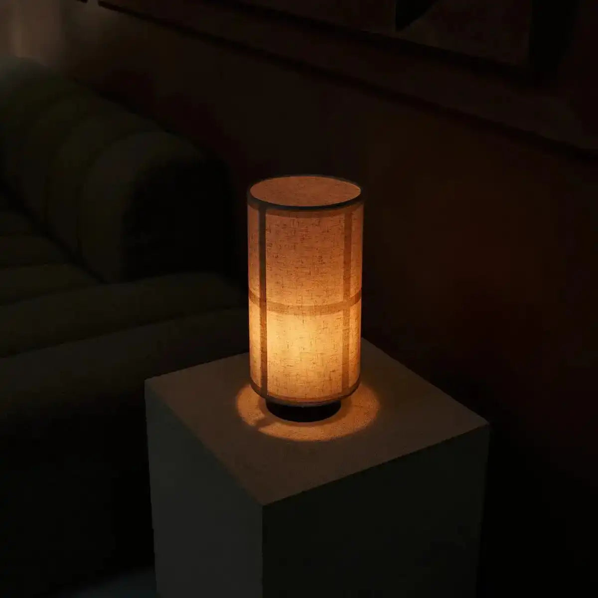 Sakura Dunkelbraune Tischlampe mit Leinenschirm | Handgefertigte und stilvolle Beleuchtung