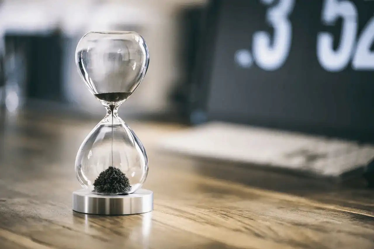 Denkpause Sanduhr Borosilikatglas Aluminium Ferritpulver magnetisch 30 Sec - HomeDesign Knaus