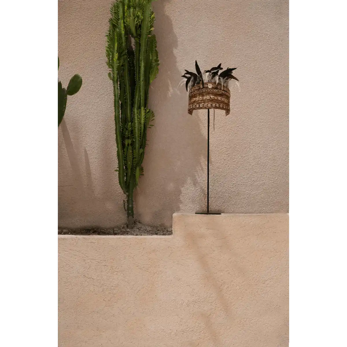 Der Guinea Federhut auf Ständer - Naturschwarz - HomeDesign Knaus