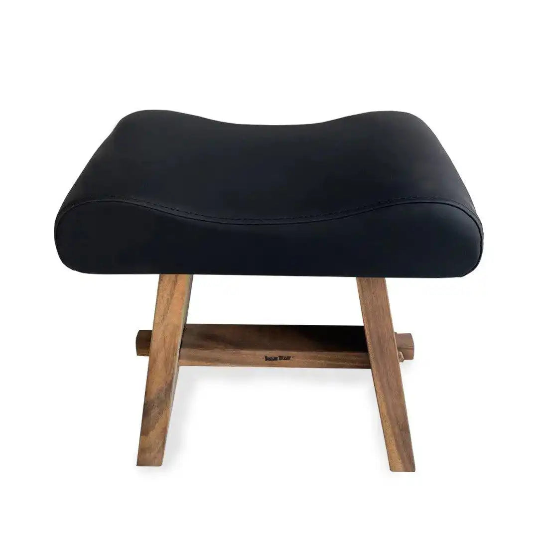 Der Suar Hocker mit Leder – Naturschwarz - HomeDesign Knaus