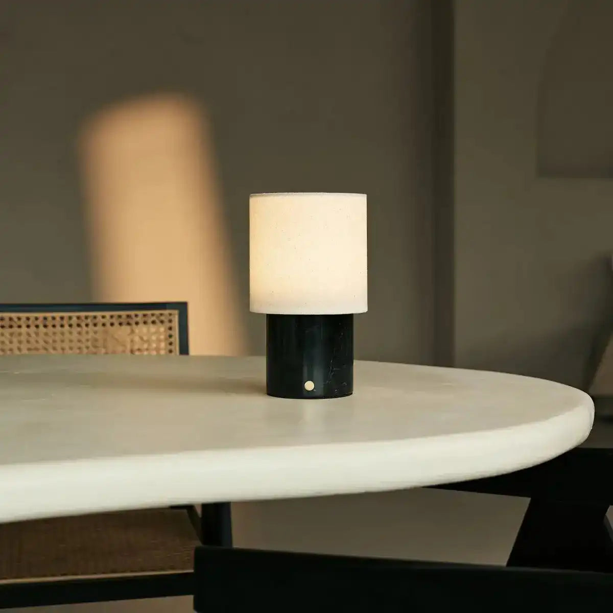 Dou Black / Nero Marquina - Marmor wiederaufladbare Tischlampe - Schnurloses, 3 Lichtmodus und mit Leinen austauschbarer Lampenschirm